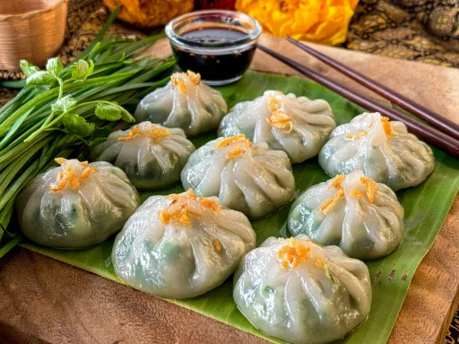 Steamed Garlic Chive Dumplings (Kanom Gui Chai)