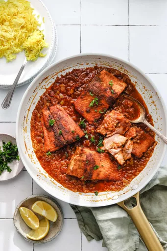 Pescado mediterráneo con salsa de tomate en 20 minutos