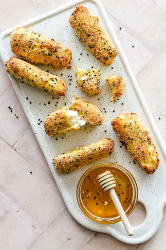 15-Minute Air Fryer Halloumi (Breaded Halloumi Fries)