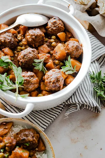 Dawood Basha (Middle Eastern Meatballs Stew)