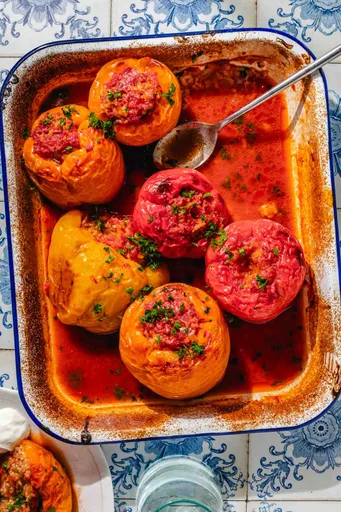 Pimientos mediterráneos rellenos de arroz (vegetarianos)