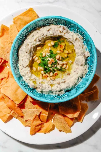 Mutabal cremoso y ahumado con tahini