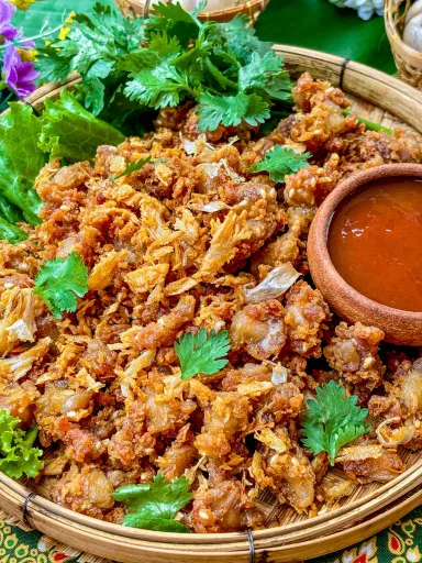 Receta de nudillos de pollo fritos (En Gai Tod)