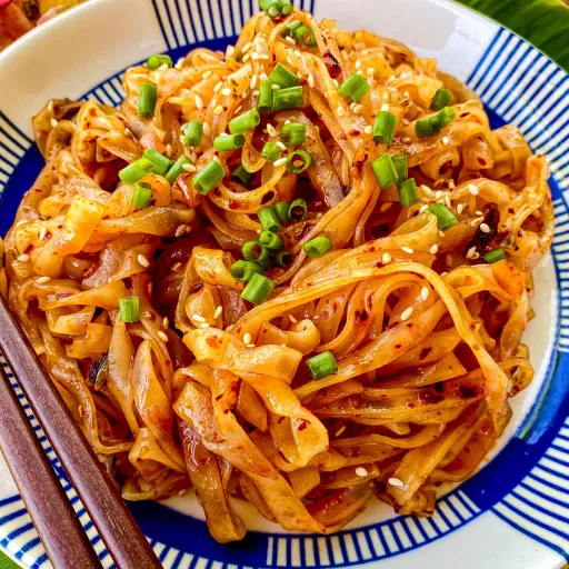 Fideos picantes al ajillo estilo tailandés