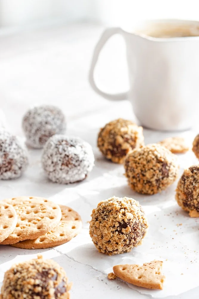 Chocolate Biscuit Balls (3 ingredients, no bake)