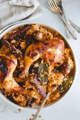 Machboos de pollo (Arroz con pollo estilo Kabsa)