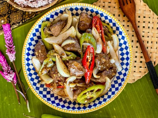 Receta de salteño tailandés de hígados de pollo