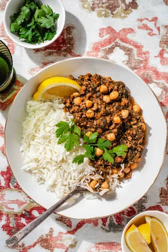 Estofado rápido de espinacas con garbanzos y ternera