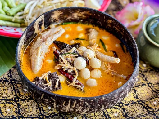 Curry de patas de pollo