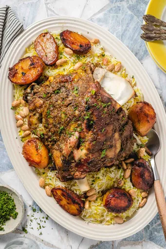 Cordero Haneeth (paletilla de cordero asada a fuego lento)