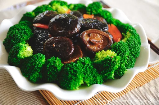 Setas Shiitake Guisadas con Brócoli