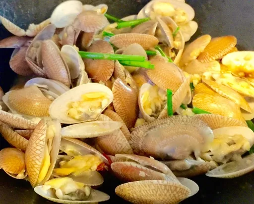 Almejas salteadas con ajo