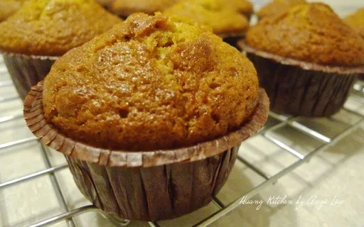 Pumpkin Gingerbread Muffins