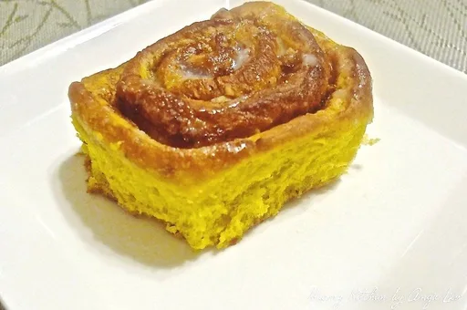 Pumpkin-Walnut Cinnamon Buns