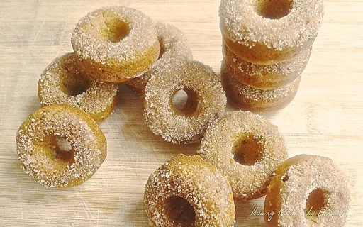 Mini rosquillas horneadas de calabaza fresca