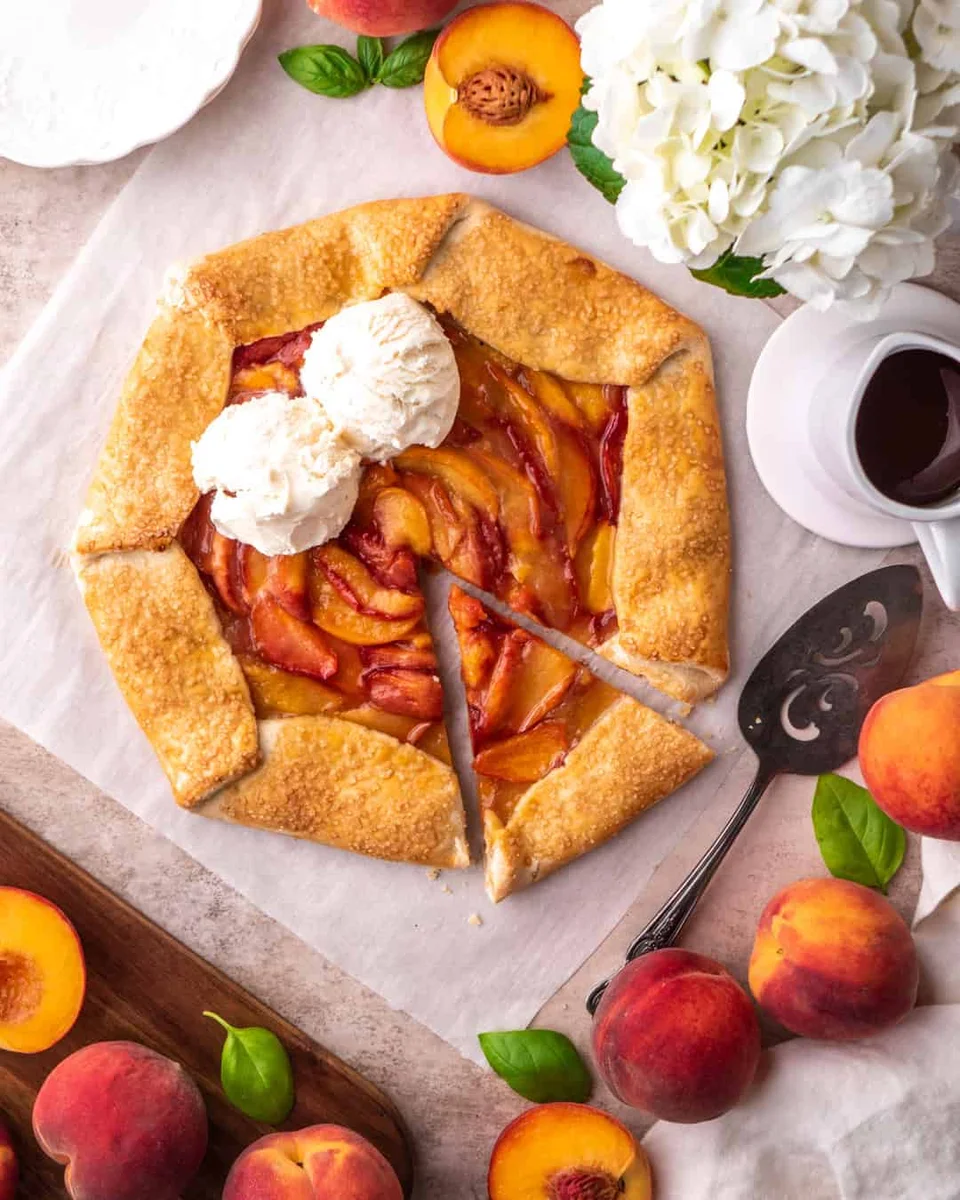 Galette aux pêches et à la vanille
