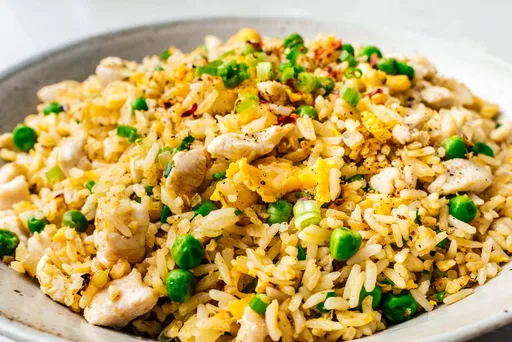 Arroz frito con pollo