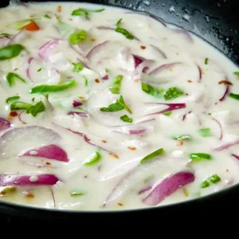 Sambol de cebolla con leche de coco