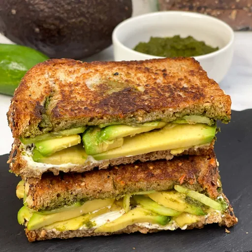 Sándwich de chutney de aguacate (estilo indio)