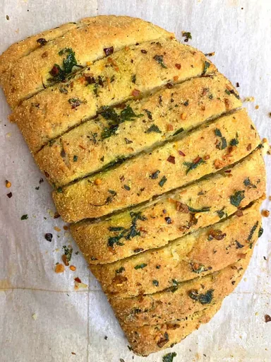 Pan de ajo relleno con queso al estilo Dominos