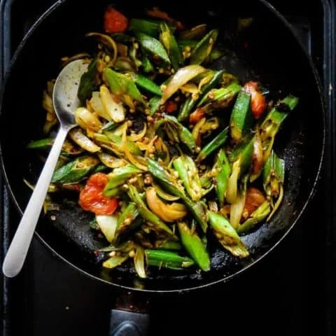 Sri Lankan ladies finger stir-fry(okra fry, Bandakka theldala).