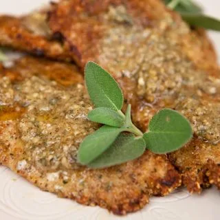 Filetes de Pavo con Nueces y Salvia