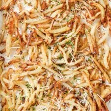 Patatas fritas al parmesano y trufa