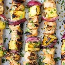 Brochetas de Pollo y Piña a la Parrilla