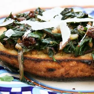 Bruschetta con acelgas y queso pecorino