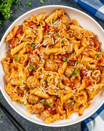 Pasta con salchicha en una sola olla