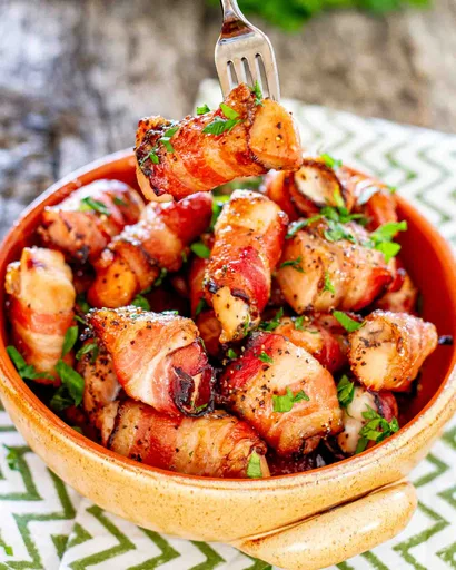 Bocaditos de pollo envueltos en tocino