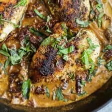 Receta de pollo con tomates secos
