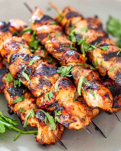 Brochetas de pollo a la barbacoa con miel y cerveza