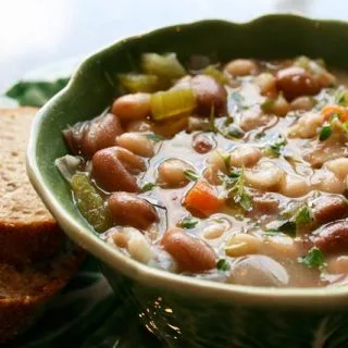 Sopa de judías a la toscana