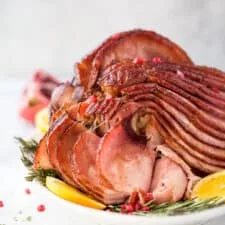 Jamón glaseado al arce con granada y Dijon