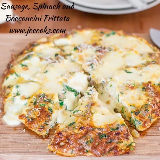 Frittata de Salchicha, Espinacas y Bocconcini