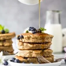 Thick & Fluffy Blueberry Pancakes