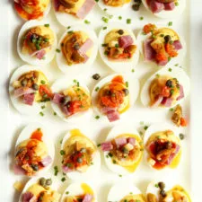 Huevos rellenos estilo Muffuletta