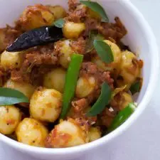Bataka de Bombay – Curry de patata, tomate y tamarindo