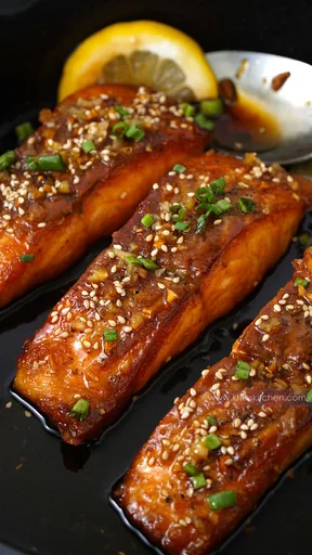 Salmón a la mantequilla, miel y ajo