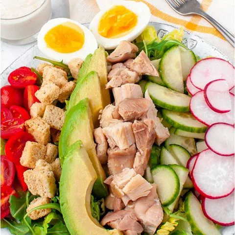 Ensalada Cobb de pollo César