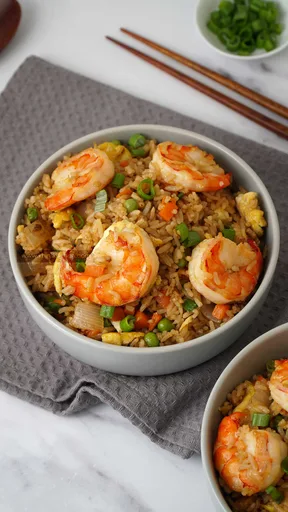 Arroz frito con langostinos
