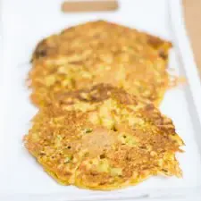 Tortilla de tomate vegana y sin gluten