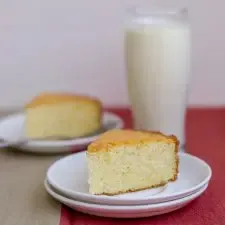 Bizcocho clásico de vainilla tierno y esponjoso