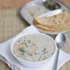 Vellai Kurma – Restaurant Style South Indian White Vegetable Korma