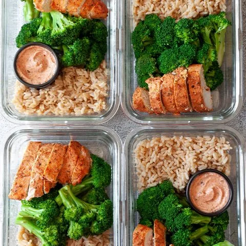 Preparación de pollo con arroz para la semana
