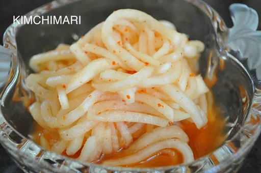 Korean Radish Salad (Moosaengche)