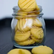 Eggless Custard Cookies