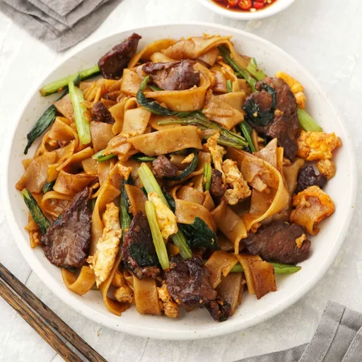 Easy Beef Pad See Ew ( Stir Fried Thai Rice Noodles )