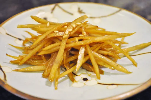 Sauteed Burdock (Woowong bokkeum)